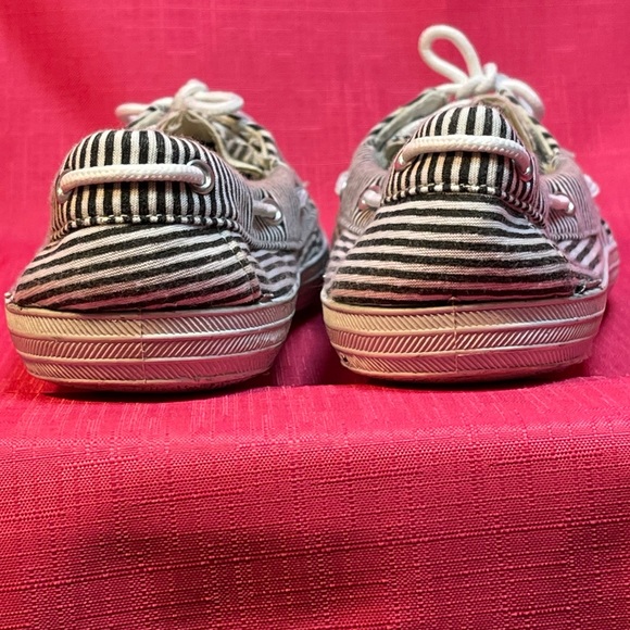 WET SEAL DOCKSIDES SIZE 10 - Picture 11 of 13